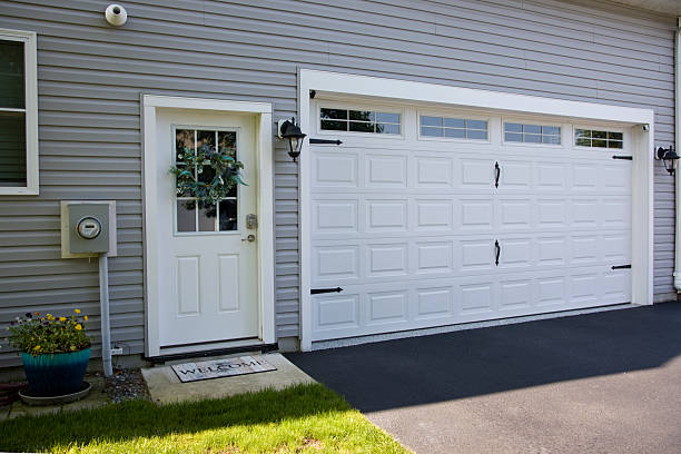 24/7 Emergency Garage Door Panel Replacement experts in Aurora, NE
